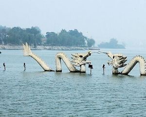 ���ڵ��ܿھ�������ѧ����Ʊ��۹�����̨�������������߹�����׼���ص�������վ-�ܿھ��侰��